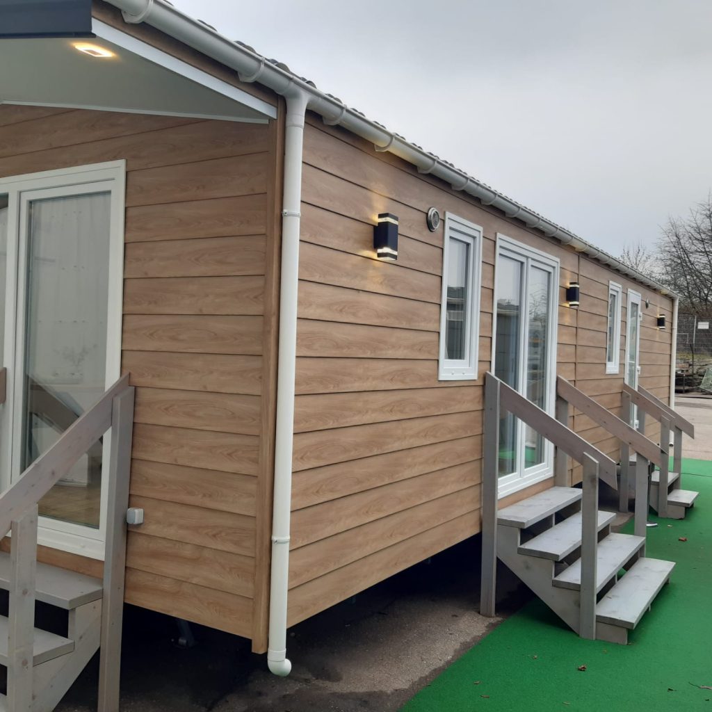 Mobilheim Noah 11×4 m – 2 Schlafzimmer, Badewanne, Buderus, VEKA, schlüsselfertig, ab Lager