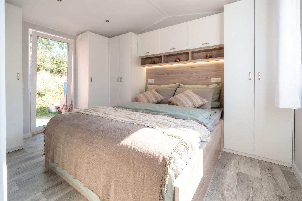 Luxus Mobilheim Liberty 11 x 4 m – Ganzjahreshaus mit Badewanne & Klima