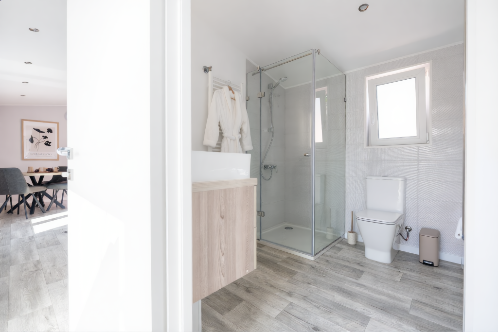 Luxus Mobilheim Liberty 11 x 4 m – Ganzjahreshaus mit Badewanne & Klima