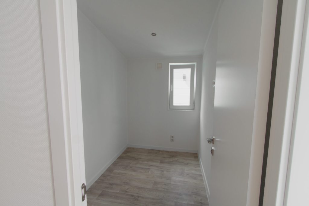 Mobilheim Noah 11×4 m – 2 Schlafzimmer, Badewanne, Buderus, VEKA, schlüsselfertig, ab Lager