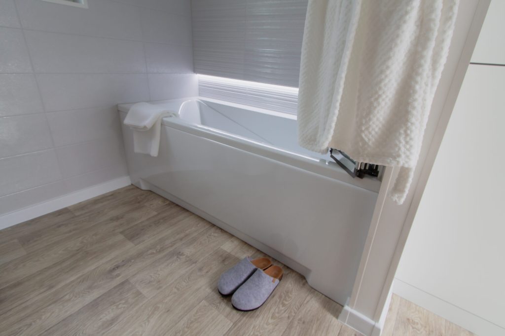 Mobilheim Noah 11×4 m – 2 Schlafzimmer, Badewanne, Buderus, VEKA, schlüsselfertig, ab Lager
